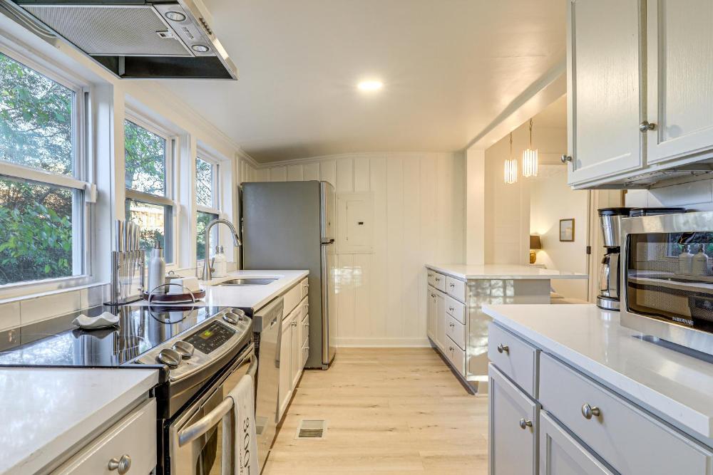 Walk Downtown and Canton Street Roswell Retreat!
